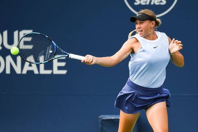 August 12, 2021: Amanda Anisimova (USA) returns the ball during the WTA, Tennis Damen National Bank Open third round match at IGA Stadium in Montreal, Quebec. CSM Montreal Canada - ZUMAc04_ 20210812_zaf_c04_033 Copyright: xDavidxKirouacx