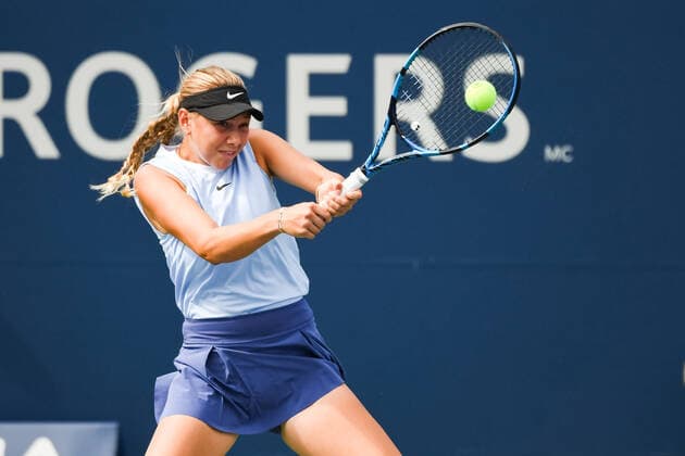 MONTREAL, QC - AUGUST 12: Amanda Anisimova (USA) returns the ball during the third round WTA, Tennis Damen National Bank Open match on August 12, 2021 at IGA Stadium in Montreal, QC (Photo by David Kirouac Icon Sportswire) TENNIS: AUG 12 National Bank Open Icon210812055