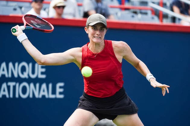 MONTREAL, QC - AUGUST 12: Rebecca Marino (CAN) returns the ball during the third round WTA, Tennis Damen National Bank Open match on August 12, 2021 at IGA Stadium in Montreal, QC (Photo by David Kirouac Icon Sportswire) TENNIS: AUG 12 National Bank Open Icon210812078