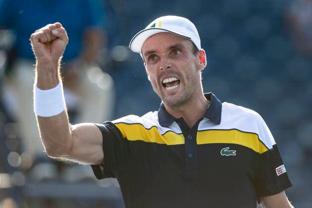 Sport Bilder des Tages August 12, 2021, Toronto, on, Canada: Spain s Roberto Bautista Agut celebrates after defeating Argentina s Diego Schwartzman 6-3, 3-6, 7-5 in menÃ¢â‚¬â ¢s National Bank Open tennis action in Toronto, Thursday, Aug. 12, 2021. Roberto Bautista Agut  - ZUMAc35_ 20210812_zaf_c35_097 Copyright: xChrisxYoungx