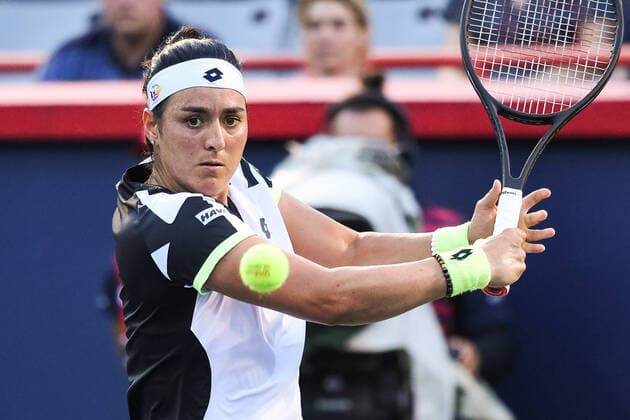 August 12, 2021: Ons Jabeur (TUN) returns the ball during the WTA, Tennis Damen National Bank Open third round match at IGA Stadium in Montreal, Quebec. CSM Montreal Canada - ZUMAc04_ 20210812_zaf_c04_057 Copyright: xDavidxKirouacx