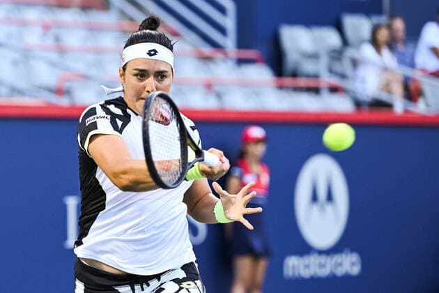 MONTREAL, QC - AUGUST 12: Ons Jabeur (TUN) returns the ball during the third round WTA, Tennis Damen National Bank Open match on August 12, 2021 at IGA Stadium in Montreal, QC (Photo by David Kirouac Icon Sportswire) TENNIS: AUG 12 National Bank Open Icon210812115