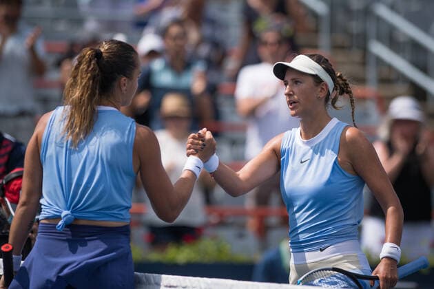 MONTREAL, QC - AUGUST 13: Aryna Sabalenka from Belarus shakes hands with Victoria Azarenka from Belarus during the quarterfinals of the WTA, Tennis Damen National Bank Open match on August 13, 2021 at IGA Stadium in Montreal, QC(Photo by Vincent Ethier Icon Sportswire) TENNIS: AUG 13 National Bank Open Icon2108130653