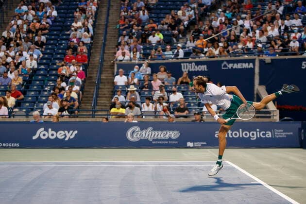 August 13, 2021, Toronto, on, Canada: Daniil Medvedev, of Russia, serves to Hubert Hurkacz, of Poland, during their quarter final match on Day 5 of the National Bank Open men s tennis tournament in Toronto, Friday, Aug. 13, 2021. Canada News - August 13, 2021 - ZUMAc35_ 20210813_zaf_c35_186 Copyright: xColexBurstonx