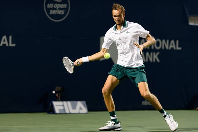 TORONTO, ON - AUGUST 13: Daniil Medvedev (RUS) returns the ball during his National Bank Open tennis tournament quarterfinals match on August 13, 2021, at Aviva Centre in Toronto, ON, Canada. (Photo by Julian Avram Icon Sportswire) TENNIS: AUG 13 National Bank Open Icon2108130773