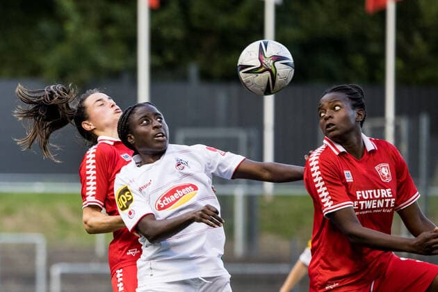 Test match, 1 FC Koeln Frauen FC Twente Vrouwen 13 08 2021 Eunice Beckmann 11, 1 FC Koeln , Danique Ypema 3, FC Twente Vrouwen Test match, 1 FC Koeln Frauen FC Twente Vrouwen, Franz Kremer Stadion DFL REGULATIONS PROHIBIT ANY USE OF PHOTOGRAPHS AS IMAGE SEQUENCES AND OR QUASI VIDEO Copyright: xBEAUTIFULxSPORTS Wunderlx