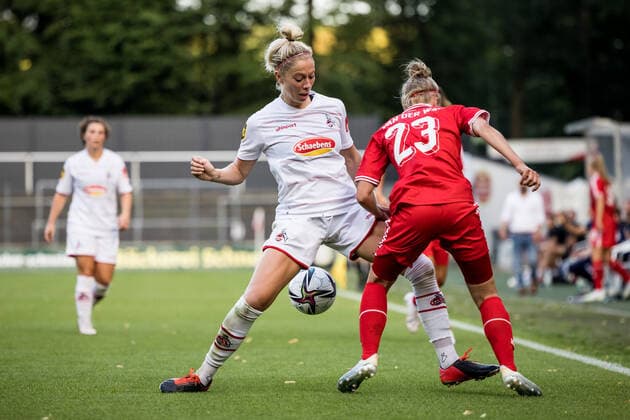 Test match, 1 FC Koeln Frauen FC Twente Vrouwen 13 08 2021 Sharon Beck 10, 1 FC Koeln , Lysanne Van der Wal 23, FC Twente Vrouwen Test match, 1 FC Koeln Frauen FC Twente Vrouwen, Franz Kremer Stadion DFL REGULATIONS PROHIBIT ANY USE OF PHOTOGRAPHS AS IMAGE SEQUENCES AND OR QUASI VIDEO Copyright: xBEAUTIFULxSPORTS Wunderlx