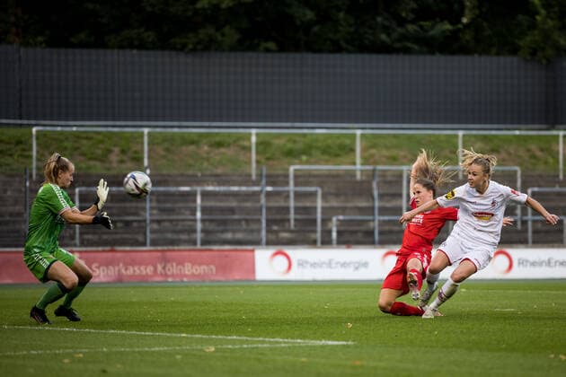 Test match, 1 FC Koeln Frauen FC Twente Vrouwen 13 08 2021 Marisa Olislagers 5, FC Twente Vrouwen , Weronika Zaistowska 24, 1 FC Koeln scores the 3 3 Test match, 1 FC Koeln Frauen FC Twente Vrouwen, Franz Kremer Stadion DFL REGULATIONS PROHIBIT ANY USE OF PHOTOGRAPHS AS IMAGE SEQUENCES AND OR QUASI VIDEO Copyright: xBEAUTIFULxSPORTS Wunderlx