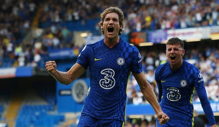 Bilder des Jahres 2021, Sport 08. August Sport Themen der Woche KW32 Sport Bilder des Tages London, England, 14th August 2021. Marcos Alonso of Chelsea celebrates after scoring the first goal during the Premier League match at Stamford Bridge, London. Picture credit should read: Paul Terry Sportimage EDITORIAL USE ONLY. No use with unauthorised audio, video, data, fixture lists, club league logos or live services. Online in-match use limited to 120 images, no video emulation. No use in betting, games or single club league player publications. SPI-1131-0010