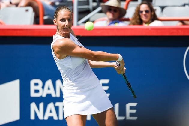 August 14, 2021: Karolina Pliskova (CZE) returns the ball during the WTA, Tennis Damen National Bank Open semifinal match at IGA Stadium in Montreal, Quebec. CSM Montreal Canada - ZUMAc04_ 20210814_zaf_c04_014 Copyright: xDavidxKirouacx