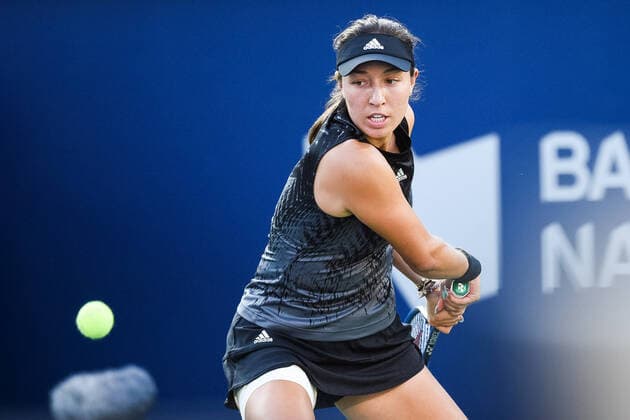 MONTREAL, QC - AUGUST 14: Jessica Pegula (USA) returns the ball during the semifinal WTA, Tennis Damen National Bank Open match on August 14, 2021 at IGA Stadium in Montreal, QC (Photo by David Kirouac Icon Sportswire) TENNIS: AUG 14 National Bank Open Icon210814092