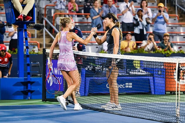 MONTREAL, QC - AUGUST 14: Camila Giorgi (ITA) and Jessica Pegula (USA) shake hands at the end of the match during the semifinal WTA, Tennis Damen National Bank Open match on August 14, 2021 at IGA Stadium in Montreal, QC (Photo by David Kirouac Icon Sportswire) TENNIS: AUG 14 National Bank Open Icon210814105