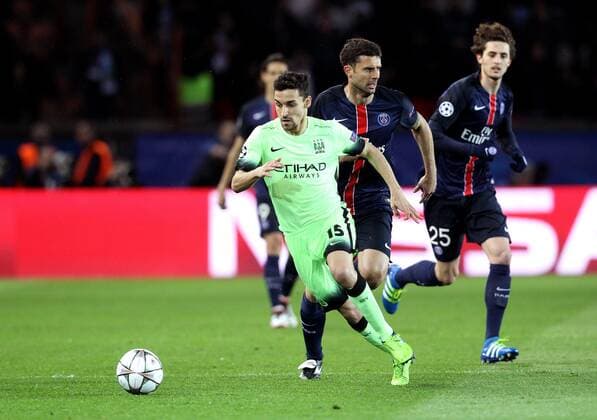 Mandatory Credit: Photo by Robbie Stephenson Jmp Shutterstock (5624154f) Jesus Navas of Manchester City runs with the ball Paris Saint-Germain v Manchester City, France - 6 Apr 2016 EDITORIAL USE ONLY Paris Saint-Germain v Manchester City, France - 6 Apr 2016 EDITORIAL USE ONLY  Copyright: xRobbiexStephenson Jmp Shutterstockx 5624154f