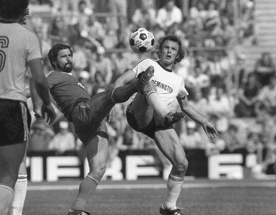 Football legend Gerd MUELLER died at the age of 75 Archive photo Karl Heinz Charly KOERBEL r , Germany, Football, Eintracht Frankfurt, in a duel with Gerd MUELLER, Germany, FC Bayern Muenchen Football Bundesliga FC Bayern Muenchen Eintracht Frankfurt 1 1, on 29 05 1976