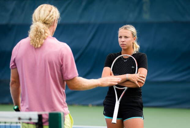 August 15, 2021, CINCINNATI, UNITED STATES: Anett Kontaveit of Estonia with coach Dmitry Tursunov during practice ahead of the 2021 Western & Southern Open WTA, Tennis Damen 1000 tennis tournament CINCINNATI UNITED STATES - ZUMAa181 20210815_zaa_a181_103 Copyright: xRobxPrangex