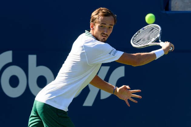 TORONTO, ON - AUGUST 15: Daniil Medvedev (RUS) returns the ball during the National Bank Open tennis tournament Final on August 15, 2021, at Aviva Centre in Toronto, ON, Canada. (Photo by Julian Avram Icon Sportswire) TENNIS: AUG 15 National Bank Open Icon2108150178