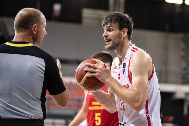 16 08 2021, Skoplje, Jane Sandanski Arena, World Cup European Pre Qualifiers Switzerland North Macedonia, Arnaud Cotture Switzerland discusses with referee Skoplje North Macedonia  Copyright: xJustPictures.ch NikolaxKrsticx
