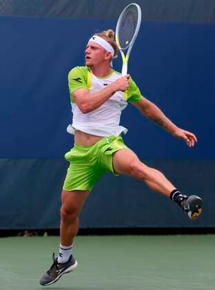 Spanish tennis player Alejandro Davidovich Fokina returns a ball to Pole Hubert Hurkacz during the first round of the Western and Southern Open at the Linder Tennis Center in Mason, Ohio, USA, 17 August 2021. Western and Southern Open: Masters de Cincinnati !ACHTUNG: NUR REDAKTIONELLE NUTZUNG!  Copyright: xMARKxLYONSx AME9186 20210817-496a9f5846f740f83627c5d9fd9630fe45fa5fef