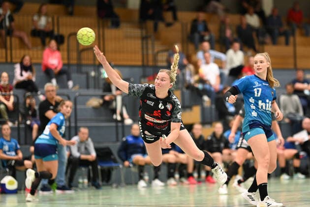 Bilder des Jahres 2021, Sport 08. August Sport Themen der Woche KW33 Sport Bilder des Tages Handball I Frauen I Saison 2021-2022 I Testspiel I HL Buchholz 08-Rosengarten - Buxtehuder SV I 17.08.2021 Wurf Finja Harms ( 8, HL Buchholz 08-Rosengarten) Buchholz Nordheidehall Niedersachsen Deutschland *** Handball I Women I Season 2021 2022 I Test Match I HL Buchholz 08 Rosengarten Buxtehuder SV I 17 08 2021 Throw Finja Harms 8, HL Buchholz 08 Rosengarten Buchholz Nordheidehall Niedersachsen Germany Copyright: xLobeca Schlikisx