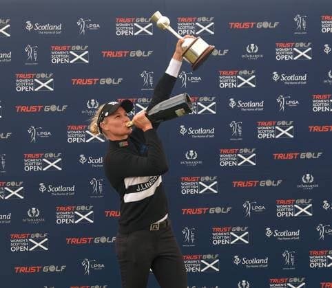 Bilder des Jahres 2021, Sport 08. August Sport Themen der Woche KW33 Sport Bilder des Tages Dumbarnie Links, Leven, Fife, Sc Ryann O?Toole (USA) is winner of the 2021 Trust Golf Women?s Scottish Open at Dumbarnie Links, Leven, Fife, Scotland. (Photo by Alex Todd SPP) DUMBARNIE LINKS, LEVEN, FIFE, SCOTLAND, AUGUST 15TH: 