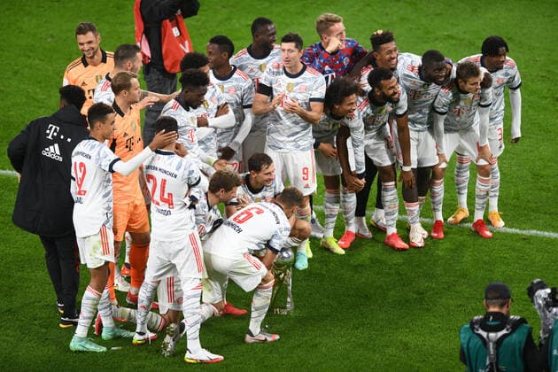 Supercup Borussia Dortmund FC Bayern München 17 08 2021 Group photo of Bayern with cup in front of the fan block DFL REGULATIONS PROHIBIT ANY USE OF PHOTOGRAPHS AS IMAGE SEQUENCES AND OR QUASI VIDEO Editorial use only Only for journalistic purposes HM