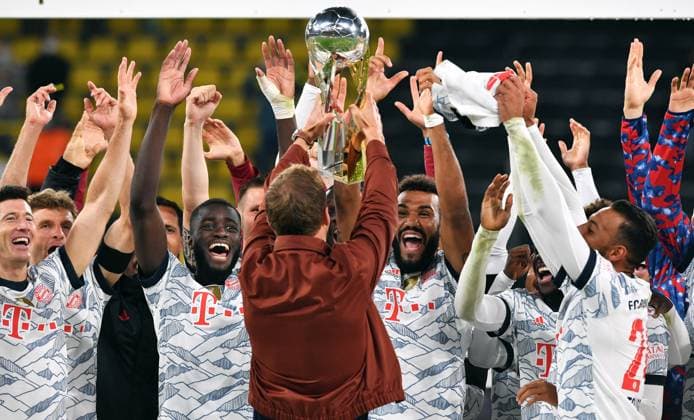Bilder des Jahres 2021, Sport 08. August Sport Themen der Woche KW33 Sport Bilder des Tages Fussball, Bundesliga, Deutschland, Herren, Saison 2021 2022, Supercup, Signal Iduna Park Dortmund: Bor. Dortmund, BVB (gelb) - FC Bayern München, FCB (weiss) 1:3; Cheftrainer Julian Nagelsmann (FCB) gewinnt seinen ersten Pokal mit den Bayern. Jubel, Freude, Aktion. DFB DFL REGULATIONS PROHIBIT ANY USE OF PHOTOGRAPHS AS IMAGE SEQUENCES AND OR QUASI-VIDEO *** Football, Bundesliga, Germany, men, season 2021 2022, Supercup, Signal Iduna Park Dortmund Bor Dortmund, BVB yellow FC Bayern Munich, FCB white 1 3 head coach Julian Nagelsmann FCB wins his first trophy with Bayern jubilation, joy, action DFB DFL REGULATES PROHIBIT ANY USE OF PHOTOGRAPHS AS IMAGE SEQUENCES AND OR QUASI VIDEO