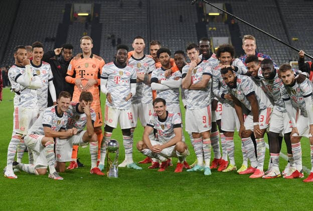 Football, Supercup, Borussia Dortmund - FC Bayern Munich, Award ceremony