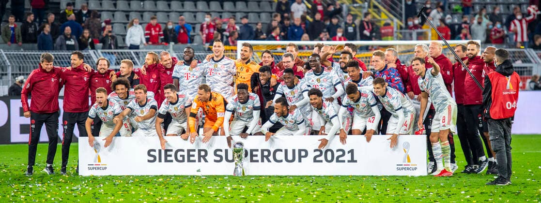 Football Super Cup, 2021 2022 season, Borussia Dortmund FC Bayern Munich on 17 08 2021 at Signal Iduna Park in Dortmund YY Munich players cheer with Super Cup DFL and DFB REGULATES PROHIBIT ANY USE OF PHOTOGRAPHS AS IMAGE SEQUENCES AND OR QUASI VIDEO Copyright: xChristopherxNeundorfx