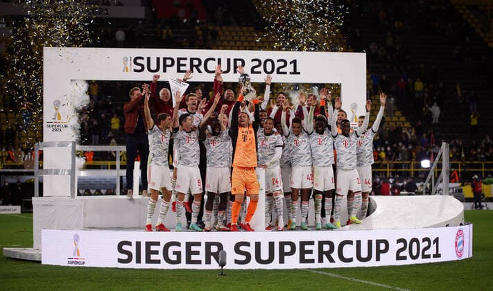 17 08 2021, Football DFL Supercup 2021, Borussia Dortmund FC Bayern Munich, at Signal Iduna Park Dortmund FC Bayern Munich are the 2021 Supercup winners after winning 3 1 Award ceremony after the match Goalkeeper Manuel Neuer in the middle,FC Bayern Munich lifts the trophy DFL and DFB regulations prohibit any use of photographs as image sequences and or quasi video
