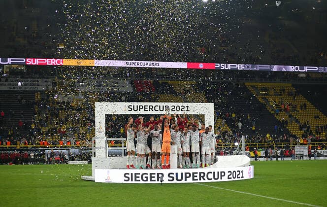 17 08 2021, Football DFL Supercup 2021, Borussia Dortmund FC Bayern Munich, at Signal Iduna Park Dortmund FC Bayern Munich are the 2021 Supercup winners after winning 3 1 Award ceremony after the match Goalkeeper Manuel Neuer in the middle,FC Bayern Munich lifts the trophy DFL and DFB regulations prohibit any use of photographs as image sequences and or quasi video