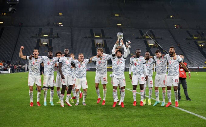 17 08 2021, Football DFL Supercup 2021, Borussia Dortmund FC Bayern Munich, at Signal Iduna Park Dortmund FC Bayern Munich is the Supercup winner 2021 after the 3 1 victory Award ceremony after the match with Serge Gnabry FC Bayern Munich with trophy DFL and DFB regulations prohibit any use of photographs as image sequences and or quasi video