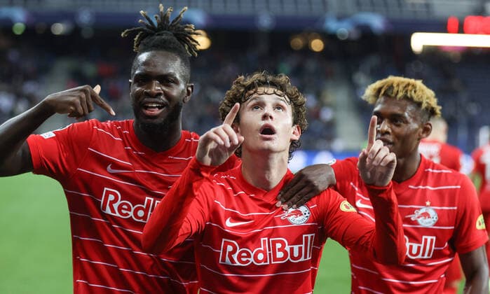 SOCCER - UEFA CL, RBS vs Broendby SALZBURG,AUSTRIA,17.AUG.21 - SOCCER - UEFA Champions League play off, Red Bull Salzburg vs Broendby IF Kopenhagen. Image shows the rejoicing of Oumar Solet, Brenden Aaronson and Junior Adamu (RBS).  GEPAxpictures xHaraldxSteiner