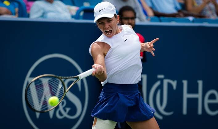 Mandatory Credit: Photo by Rob Prange Shutterstock (12311710l) Simona Halep of Romania in action during the first round of the 2021 Western & Southern Open WTA, Tennis Damen 1000 tennis tournament Western & Southern Open Day Four, Tennis, Cincinnati, USA, 17 Aug 2021 Western & Southern Open Day Four, Tennis, Cincinnati, USA, 17 Aug 2021  Copyright: xRobxPrange Shutterstockx 12311710l