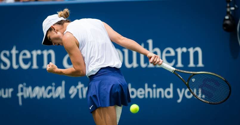 Mandatory Credit: Photo by Rob Prange Shutterstock (12311710n) Simona Halep of Romania in action during the first round of the 2021 Western & Southern Open WTA, Tennis Damen 1000 tennis tournament Western & Southern Open Day Four, Tennis, Cincinnati, USA, 17 Aug 2021 Western & Southern Open Day Four, Tennis, Cincinnati, USA, 17 Aug 2021  Copyright: xRobxPrange Shutterstockx 12311710n