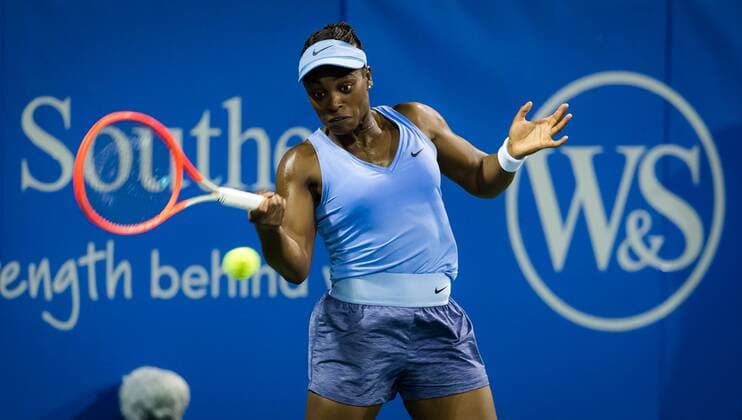 Mandatory Credit: Photo by Rob Prange Shutterstock (12311710dn) Sloane Stephens of the United States in action during the first round of the 2021 Western & Southern Open WTA, Tennis Damen 1000 tennis tournament Western & Southern Open Day Four, Tennis, Cincinnati, USA, 17 Aug 2021 Western & Southern Open Day Four, Tennis, Cincinnati, USA, 17 Aug 2021  Copyright: xRobxPrange Shutterstockx 12311710dn