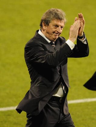 Fußball, Trainerhistorie FC Fulham von 1904 bis heute Mandatory Credit: Photo by Back Page Images Shutterstock (1178058b) Fulham manager Roy Hodgson during the lap of honour for the last home match of the season Fulham v Stoke City, FA Premier League football match, Craven Cottage, London, Britain - 05 May 2010 Stoke beat Fulham 1-0 EDITORIAL USE ONLY No use with unauthorised audio, video, data, fixture lists (outside the EU), club league logos or live services. Online in-match use limited to 45 images (+15 in extra time). No use to emulate moving images. No use in betting, games or single club league player publications services. Fulham v Stoke City, FA Premier League football match, Craven Cottage, London, Britain - 05 May 2010 EDITORIAL USE ONLY No use with unauthorised audio, video, data, fixture lists (outside the EU), club league logos or live services. Online in-match use limited to 45 images (+15 in extra time). No use to emulate moving images. No use in betting, games or  Copyright: xBackxPagexImages Shutterstockx 1178058b