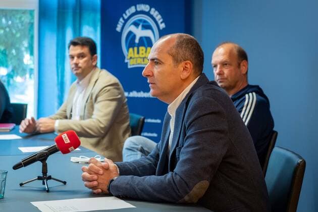 Basketball Berlin 18 08 2021 1 Bundesliga BBL Euroleague Season 2021 2022 Alba Berlin introduces its new head coach Israel Gonzalez hi Himar Ojeda Alba Berlin, sports director vo