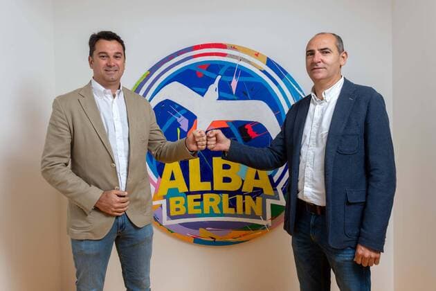 Basketball Berlin 18 08 2021 1 Bundesliga BBL Euroleague Season 2021 2022 Alba Berlin introduces its new head coach Israel Gonzalez li Himar Ojeda Alba Berlin, sports director re.