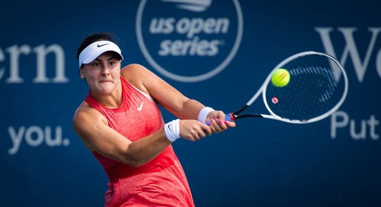 Mandatory Credit: Photo by Rob Prange Shutterstock (12324290e) Bianca Andreescu of Canada in action during the second round of the 2021 Western & Southern Open WTA, Tennis Damen 1000 tennis tournament Western & Southern Open Day Five, Tennis, Cincinnati, USA, 18 Aug 2021 Western & Southern Open Day Five, Tennis, Cincinnati, USA, 18 Aug 2021  Copyright: xRobxPrange Shutterstockx 12324290e