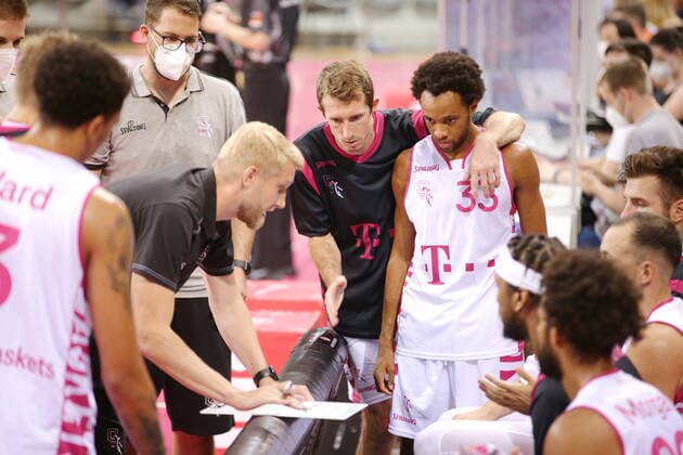 Skyler Bowlin, Parker Jackson Cartwright, coach Tuomas Iisalo with team Telekom Baskets Bonn , test match vs RheinStars Köln easyCredit BBL 1 Bundesliga , 2021 2022 season.