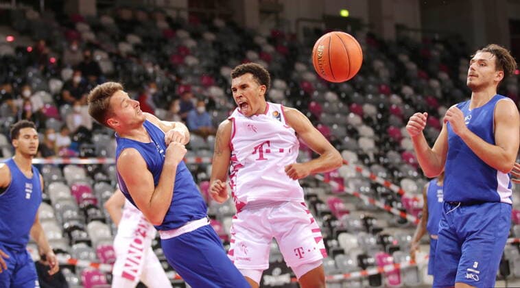 Tyson Ward Telekom Baskets Bonn , screams , test match vs RheinStars Cologne easyCredit BBL 1 Bundesliga , 2021 2022 season.