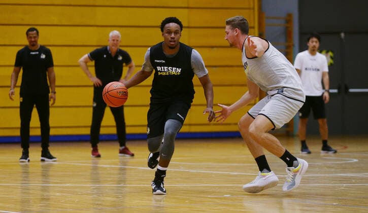 Ludwigsburg , Basketball Start of training MHP Riesen Ludwigsburg , from left James Woodard David Walker
