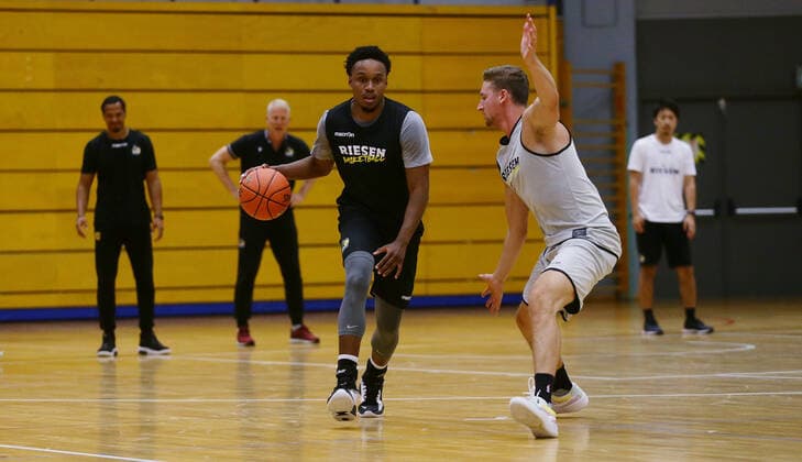 Ludwigsburg , Basketball Start of training MHP Riesen Ludwigsburg , from left James Woodard David Walker
