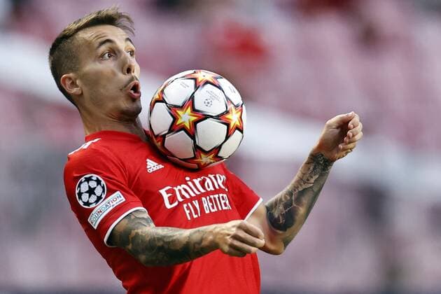 LISBON Alejandro Grimaldo of SL Benfica during the Champions League play offs match between Benfica and PSV Eindhoven at Estadio da Luz on August 18, 2021 in Lisbon, Portugal ANP MAURICE VAN STEEN Champions league play offs 2021 2022 xVIxANPxSportx xxANPxIVx 435806362