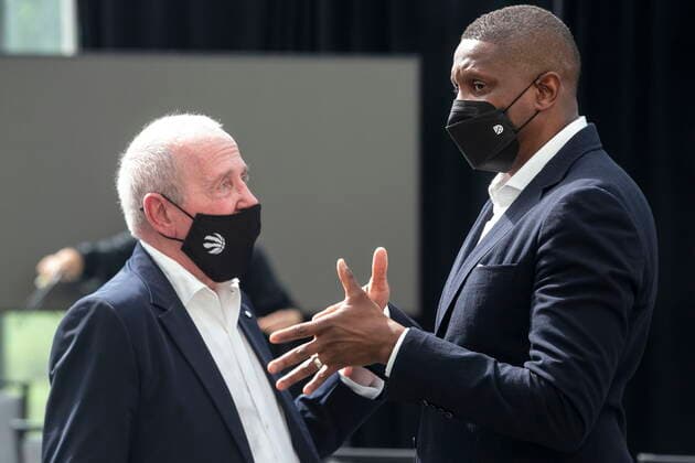 August 18, 2021, Toronto, on, Canada: Toronto Raptors executive Masai Ujiri, right, talks to Larry Tanenbaum, Chairman of Maple Leaf Sports & Entertainment following a press conference, PK, Pressekonferenz in Toronto on Wednesday, August 18, 2021. Masai Ujiri; Larry Tanenbaum  - ZUMAc35_ 20210818_zaf_c35_081 Copyright: xChrisxYoungx