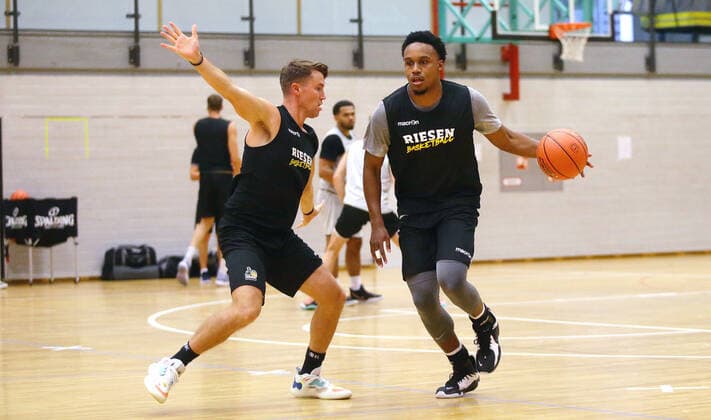 Ludwigsburg , Basketball Start of training MHP Riesen Ludwigsburg , from left Jordan Hulls James Woodard
