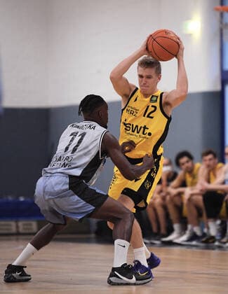 Basketball 2 Bundesliga 2021 2022 18 08 2021 Test match Tigers Tuebingen HAKRO Merlins Crailsheim Aatu Kivimaeki r, Tigers vs. Rene Kindzeka l, Crailsheim