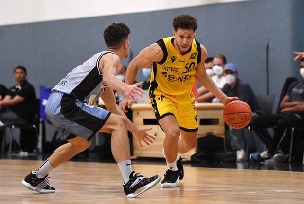 Basketball 2 Bundesliga 2021 2022 18 08 2021 Test match Tigers Tuebingen HAKRO Merlins Crailsheim Joanic Gruettner Bacoul r, Tigers vs Aleksa Kovacevic l, Crailsheim
