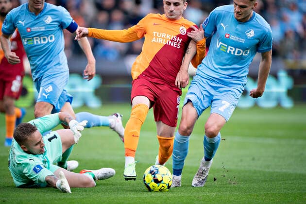 Randers FCs goalkeeper Patrik Carlgren saves in the Europa League qualifier between Randers FC and Galatasaray at Cepheus Park in Randers, Thursday 19 August 2021, Randers Jylland Denmark  Copyright: HenningxBagger HenningxBaggerx COP101 spdk20210819-195434-L