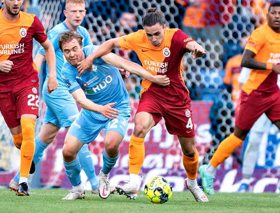 Randers FC s Simon Tibbling against Galatasaray s Taylan Antalyali in the Europa League qualifier between Randers FC and Galatasaray at Cepheus Park in Randers, Thursday 19 August 2021, Randers Jylland Denmark  Copyright: HenningxBagger HenningxBaggerx COP101 spdk20210819-195506-L
